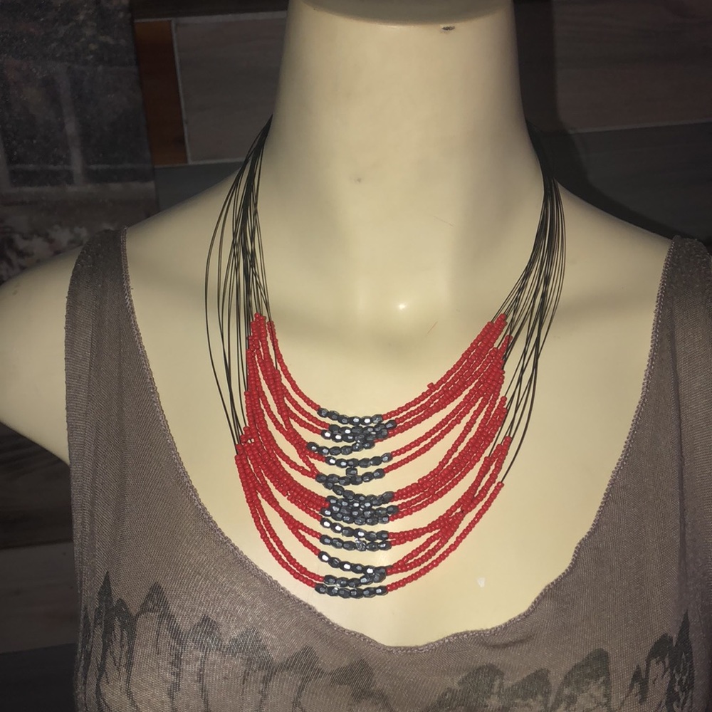 Statement Necklace with black and red small beads - Picture 5 of 10